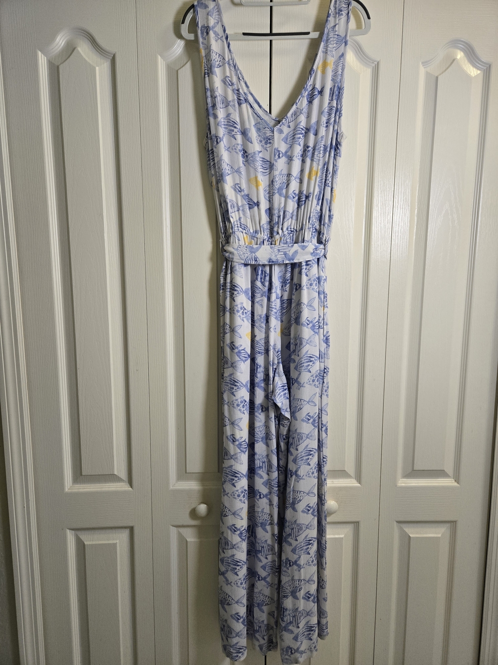 Sleeveless Blue & White Fish-Print V-Neck Jumpsuit with Tie Waist - Picture 4 of 16